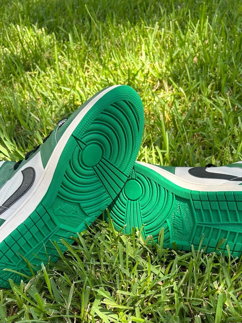 Nike Air Jordan 1 Mid - Pine Green/White/Black